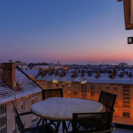 Noir - Penthouse Apartment